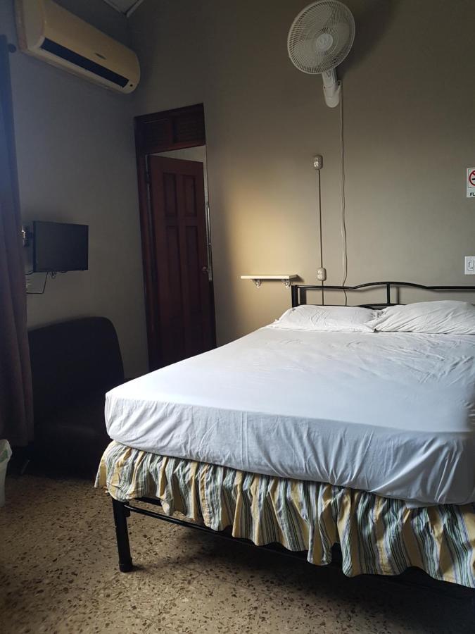 Managua Backpackers Inn Стая снимка